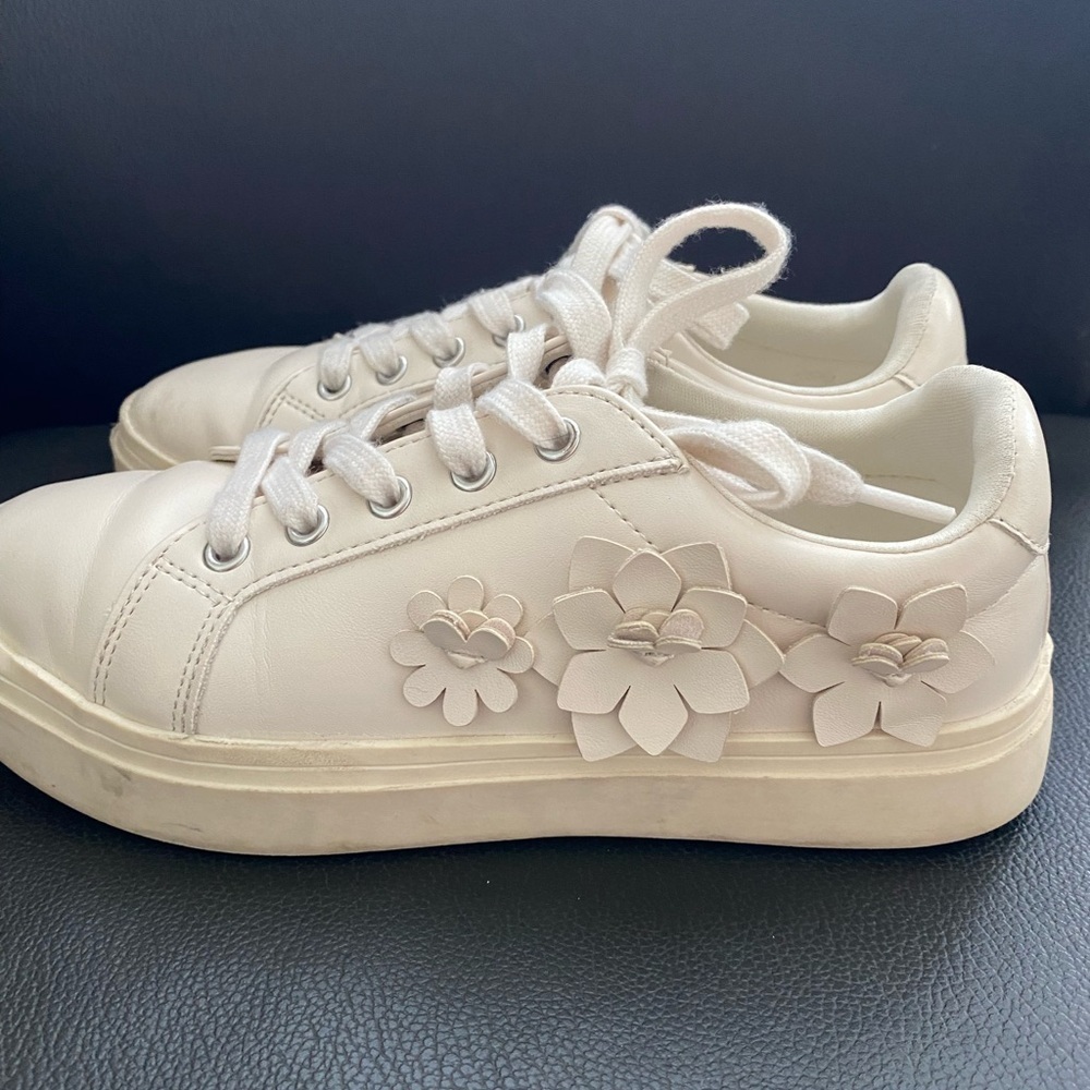 Sonoma Cream Kids Sneakers with Floral Design - Picture 2 of 7